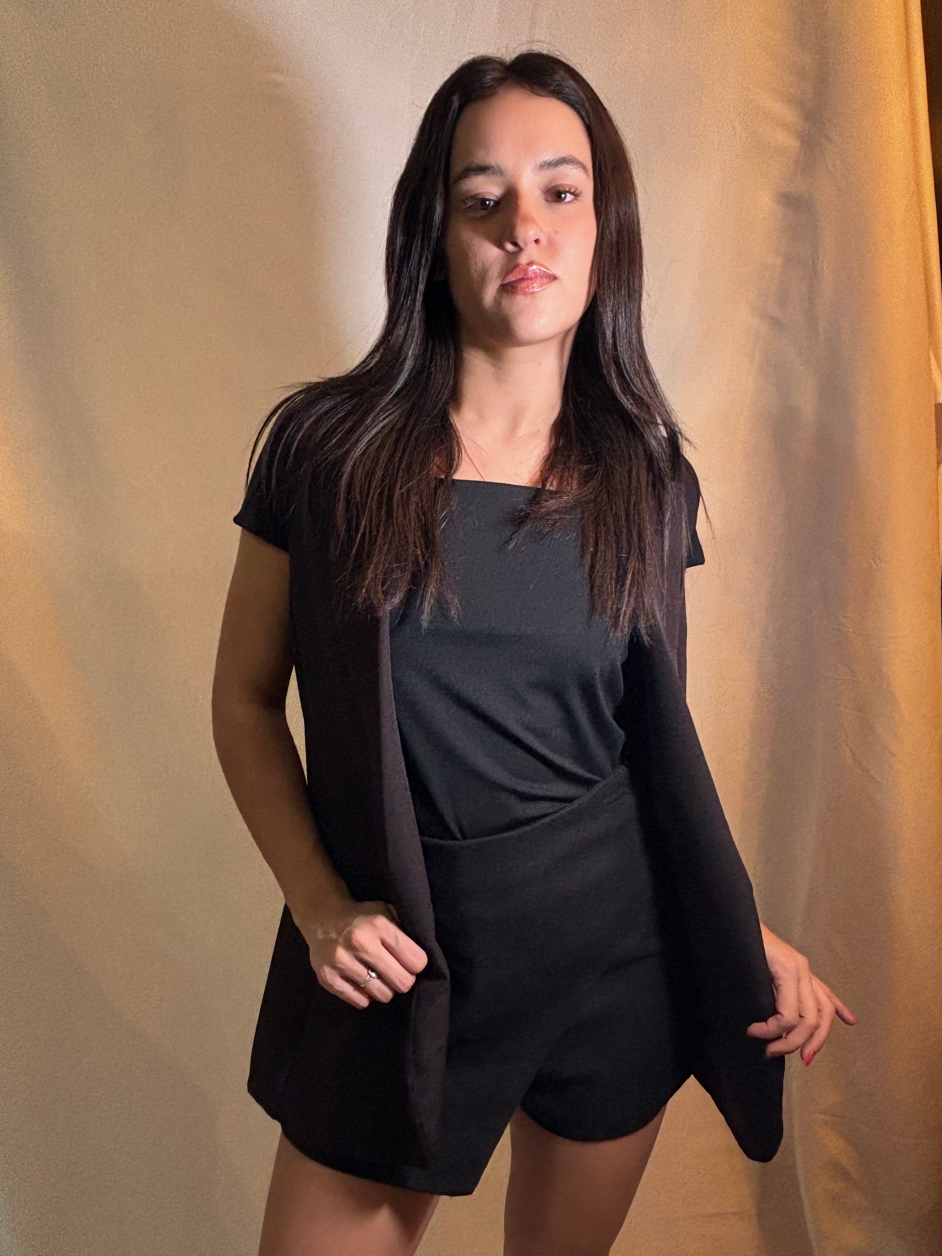 Chaleco negro largo sin botones