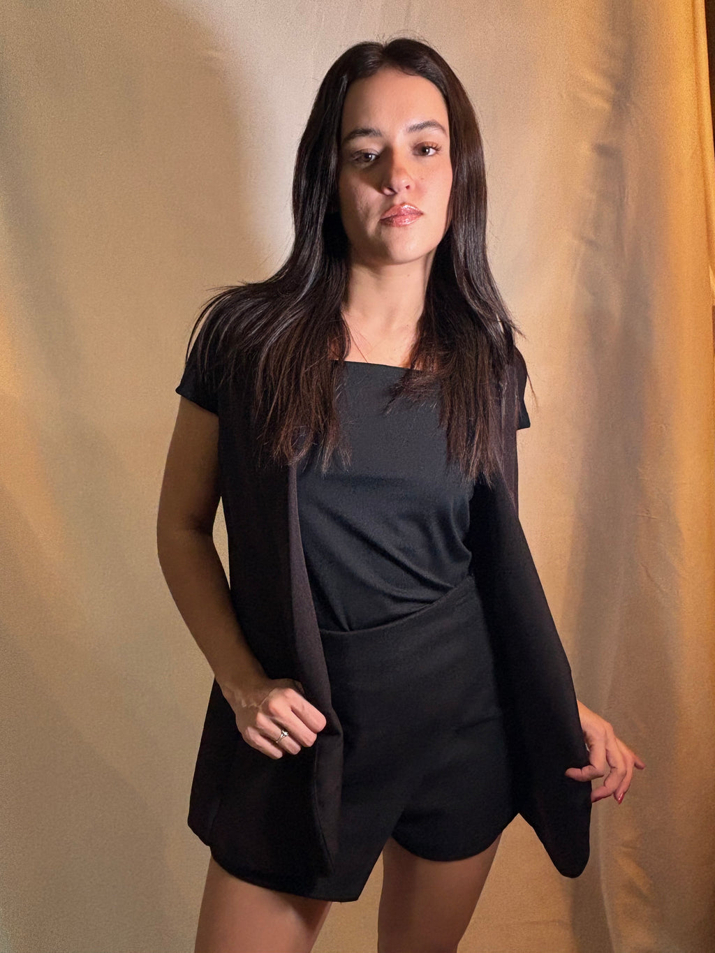 Chaleco negro largo sin botones